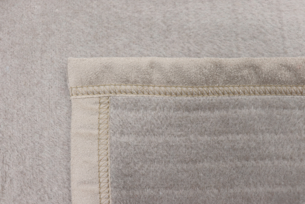 Biederlack Wohn- und Kuscheldecke 'Feel Taupe' 150 x 200 cm Taupe